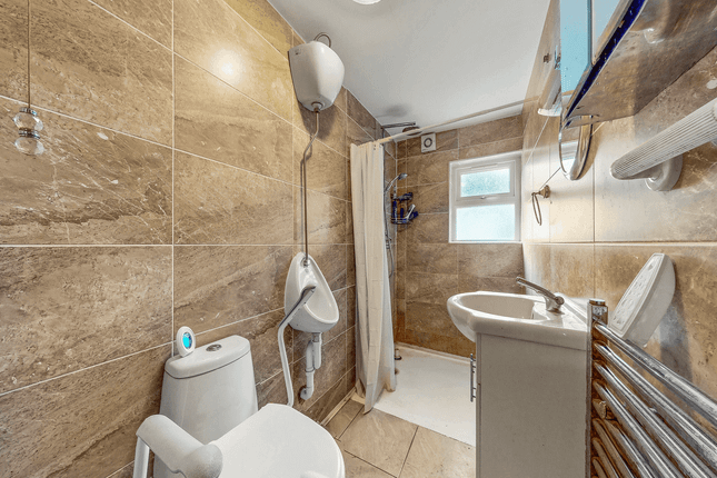 End terrace house for sale in Northbank Road, London