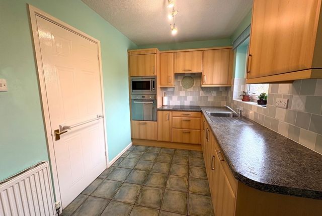18, Butts close Devon, Honiton photo 2