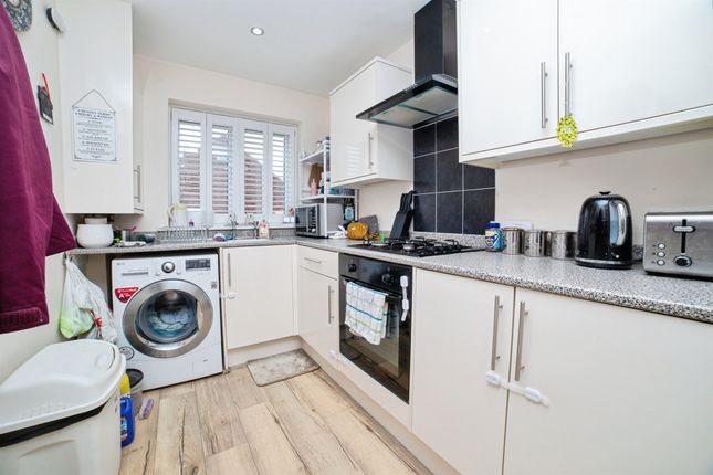 2, Carlyle Gardens, HEANOR photo 4