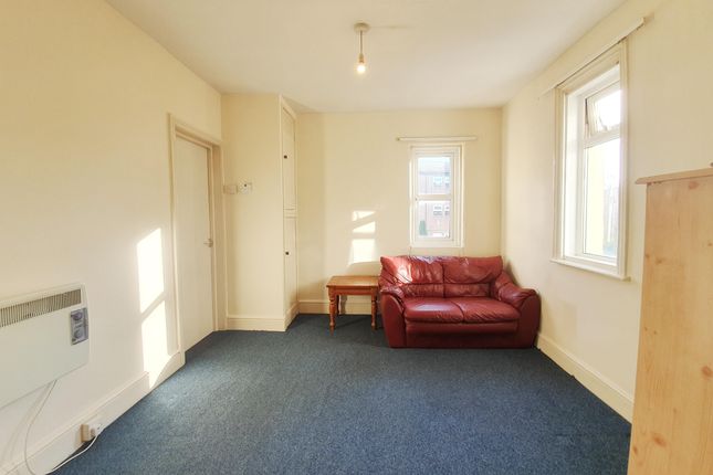 1 bed flat to rent in Totnes Road, Paignton TQ4
