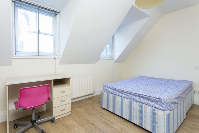 68, Chenies Mews, London photo 4