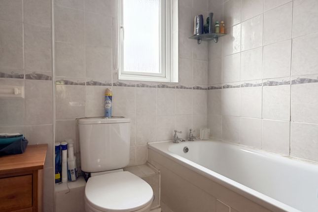63 Kensington Fields, Southampton photo 4