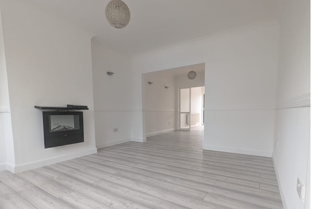 Farnes Drive, Romford photo 2