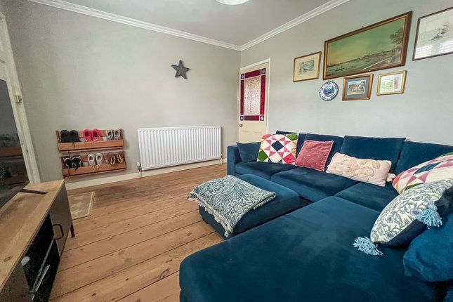 Walton Road, West Molesey photo 4