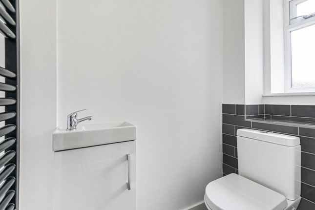 Flat The Coach House, 176, Kingston Lane, Teddington photo 4