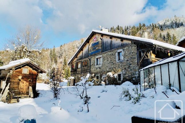 Chalet for sale in Rhône-Alpes, Haute-Savoie, Les Carroz D'arâches