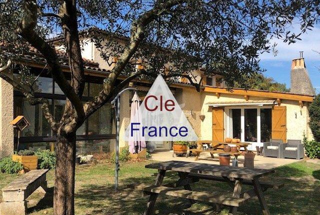 Detached house for sale in Bazas, Aquitaine, 33430, France