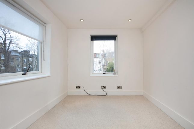 Terraced house for sale in Graces Road, Camberwell