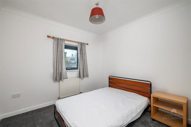 Flat to rent in Vauxhall Street, Plymouth