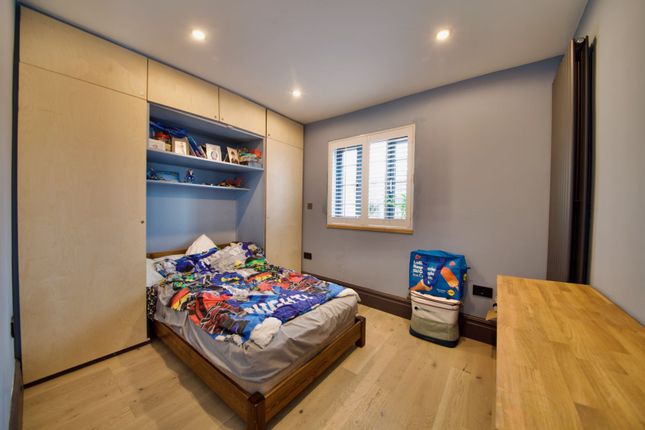 Flat for sale in Pine Road, Cricklewood