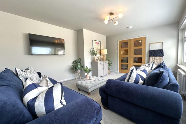 Generous Living Room 119