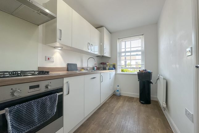 24 Bazeley Road, Waterlooville photo 3
