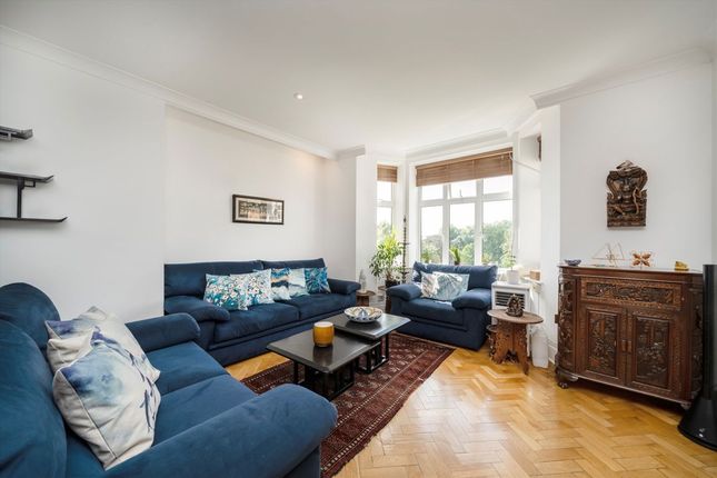 Flat 102, Haven Green Court, Haven Green, London photo 2