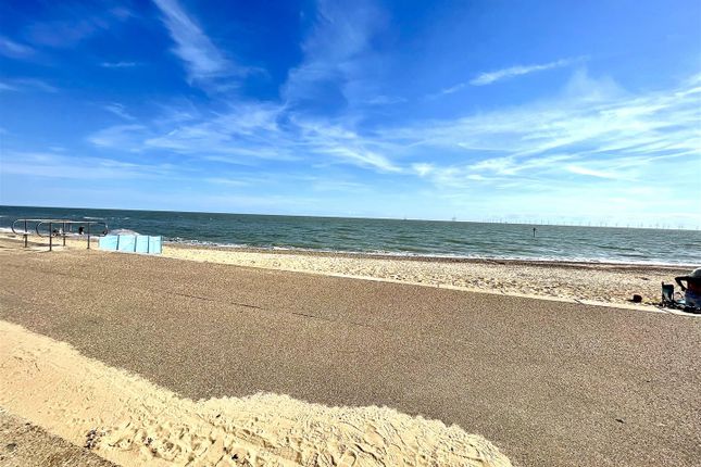 G34, Beach Hut, Kings Parade, Holland-on-Sea photo 4