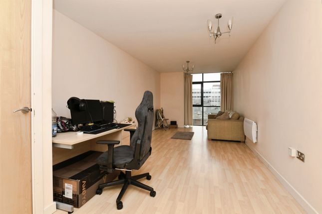 Flat 20, Wells Crescent, Marconi Plaza, Chelmsford photo 4