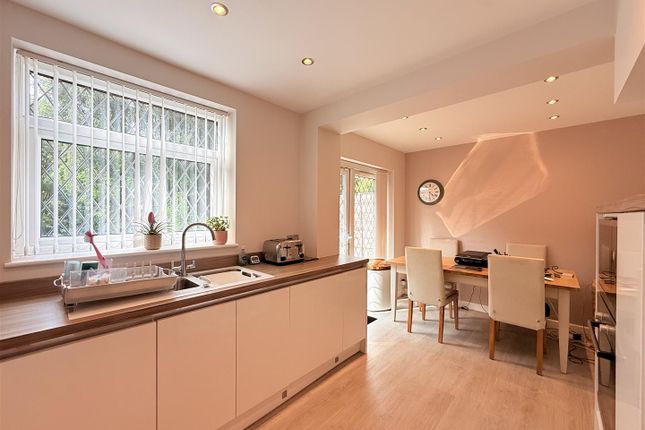 11, Kennedy Way, Manchester photo 3
