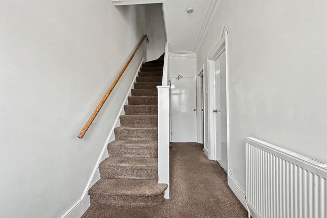 20, Clifton Avenue, Wembley photo 2