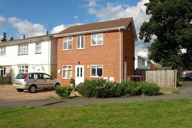 Thumbnail Flat to rent in Russell Avenue, Aylesbury