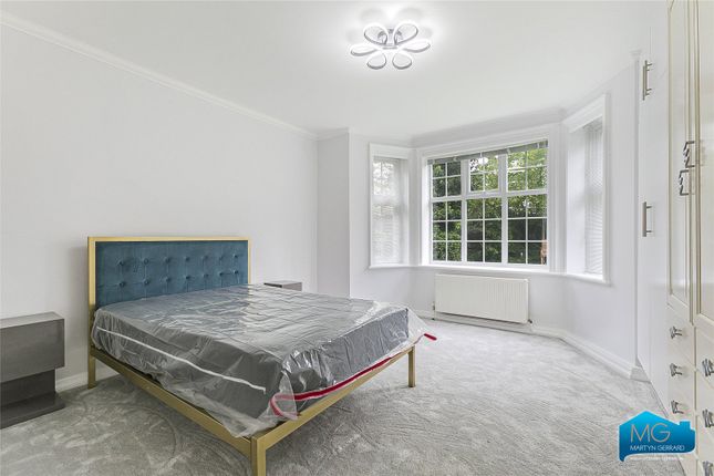 Flat to rent in The Green, Winchmore Hill, London