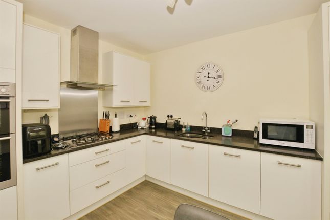 104, Lancaster Close, Ashford photo 4