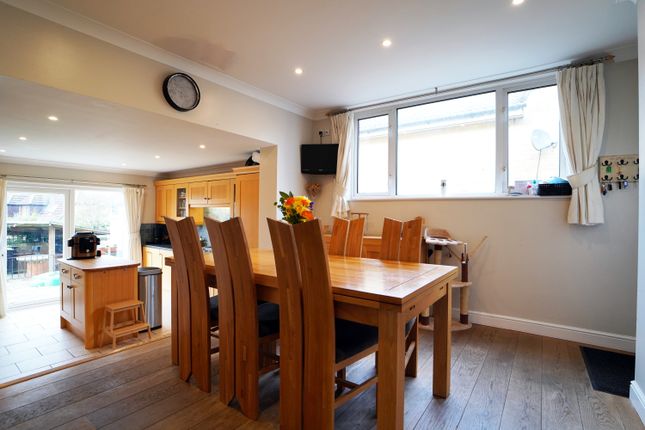 54, Grove Hill, Highworth, Swindon photo 3