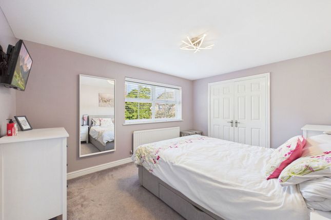 23, Hazel Close, Horsham photo 4