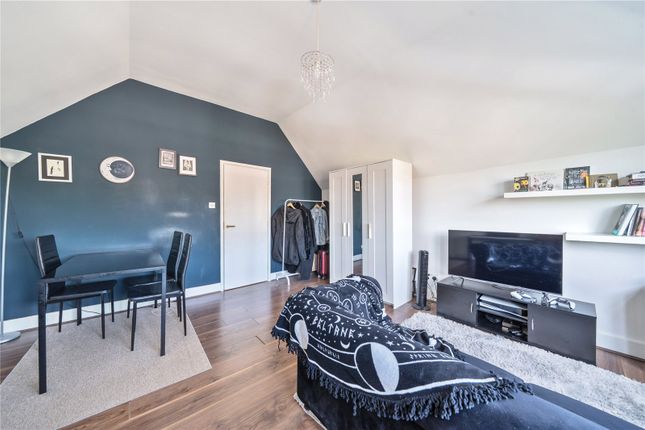 Flat 5, 13, Queens Avenue, London photo 3