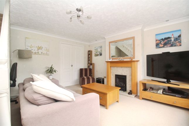 108, Outlands Drive, Leicestershire photo 4