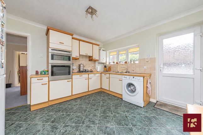 2, Broom Acres, Sandhurst photo 3
