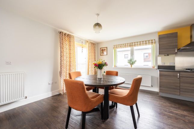 10 / 5 Burnbre Drive, Edinburgh photo 3