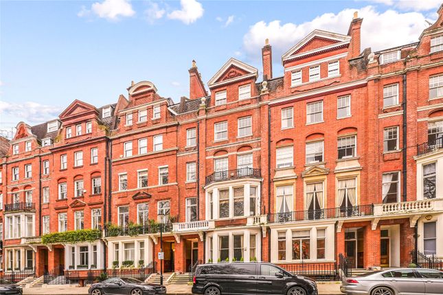 Flat to rent in Cadogan Square, London