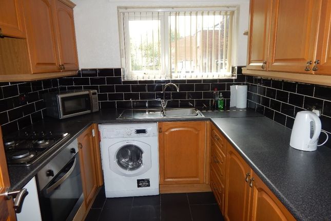 9 Gledhill Terrace, Dewsbury photo 4