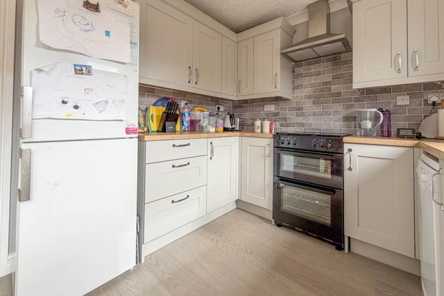 8, Ethel Tipple Drive, Norwich photo 3