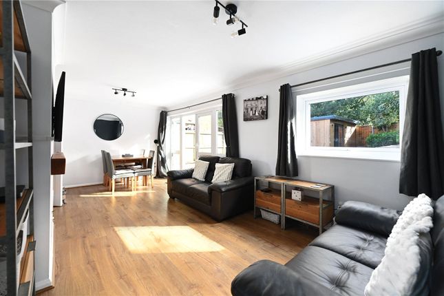 17, Potters Crescent, Guildford photo 4