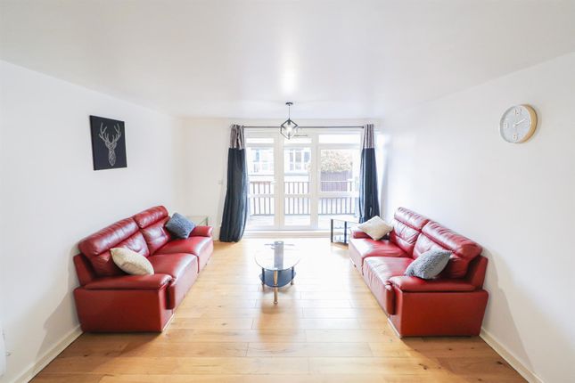 Flat to rent in Beauchamp House, City Centre, Coventry