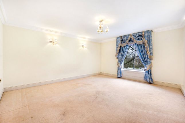 Town house for sale in Regent Parade, Harrogate