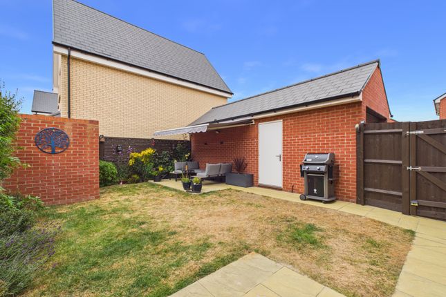 24, Osbourne Way, BURY ST. EDMUNDS photo 3
