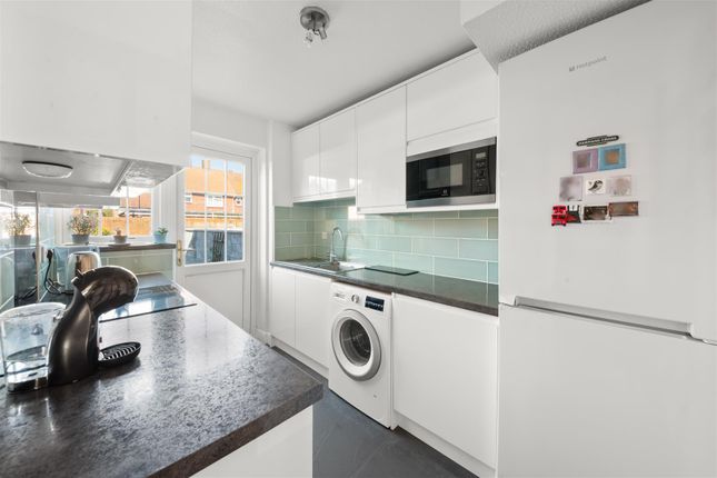 Brompton Close, Hounslow photo 4