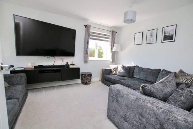 11, Ferny Close, Overseal photo 4