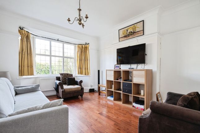 113, Woodcote Valley Road, Surrey photo 3