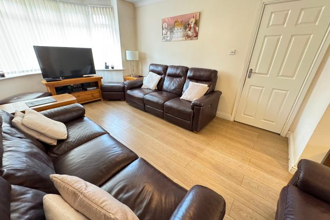 4 Wootton Avenue, Wolverhampton photo 4