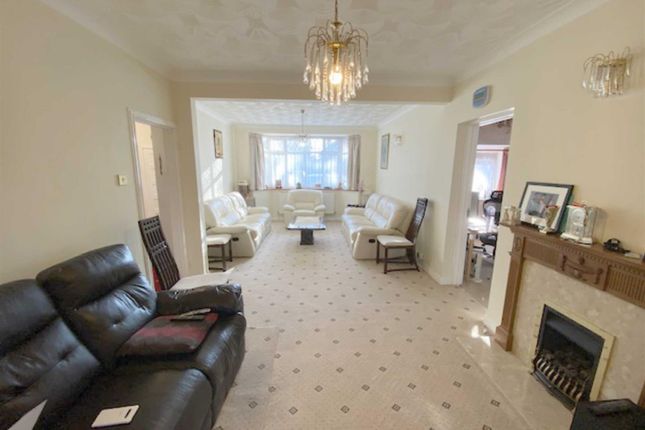 41, Craneswater Park, Southall photo 3