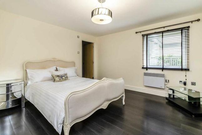 89, Holland Gardens, Brentford photo 4