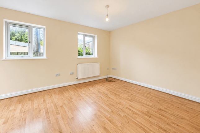 Henson House, Coedpenmaen Road, Trallwn photo 3