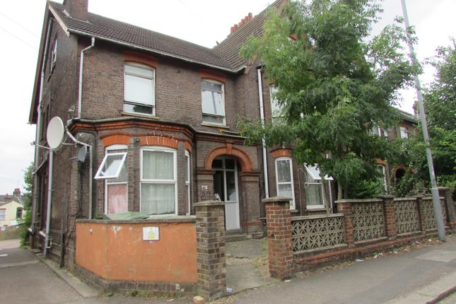 Detached house for sale in Biscot Road, Luton, Bedfordshire