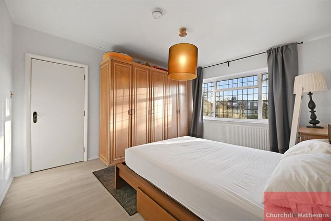 52, Bowes Road, London photo 4