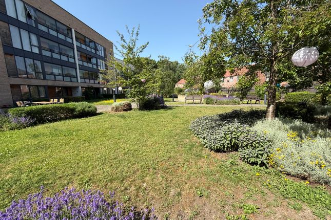 Flat 206, Priory View, Dunstable photo 2