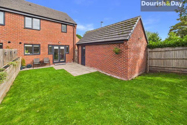 23 Merlon Court, Stafford photo 3
