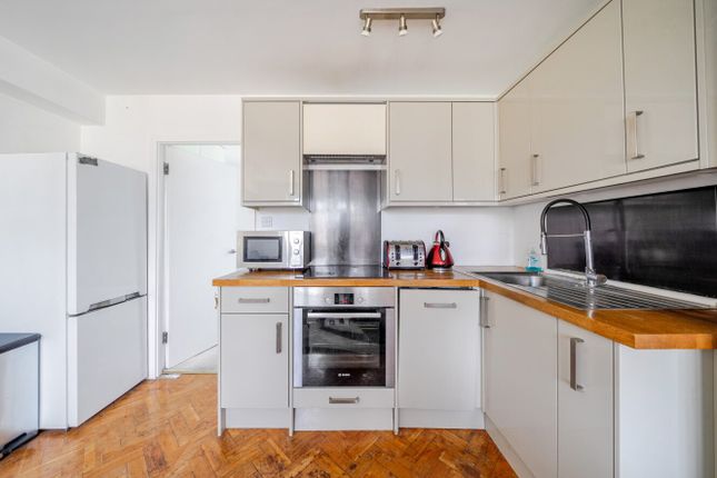 16 Spencer Court,, Spencer Road, London photo 4