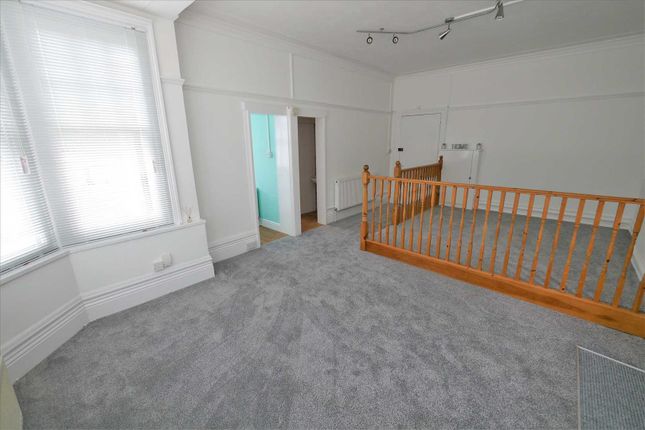 Flat 2, 38, Shakespeare Road, Worthing photo 4